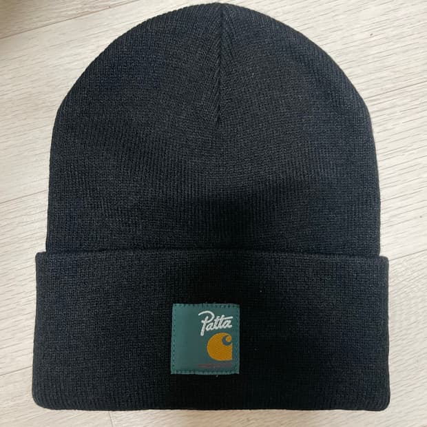 칼하트 X 파타 블랙비니 싸게 팝니다.