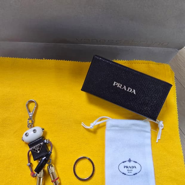 (정품)프라다 에드워드 로봇 키링