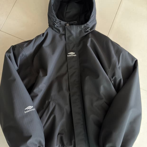 정품 발렌시아가 스키웨어 스키파카 블랙 44size