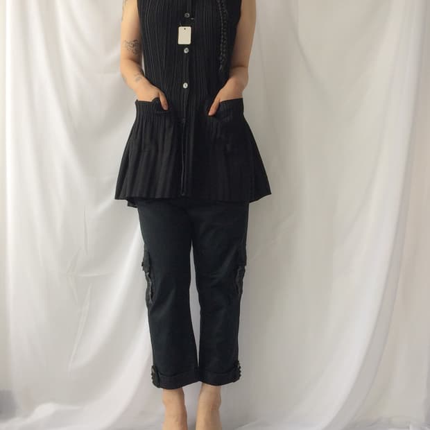 pleats shirt sleeveless