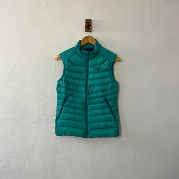 아크테릭스 패딩 베스트 