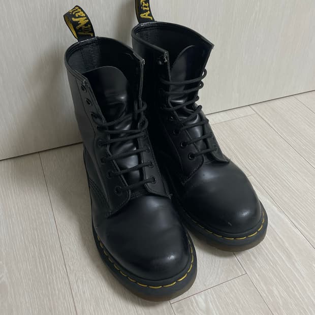 닥터마틴 1460 블랙 8홀 부츠 250