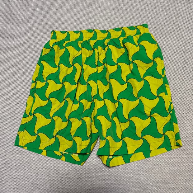 보테가 베네타 웨이비 트라이앵글 패턴 퀼팅 스윔팬츠