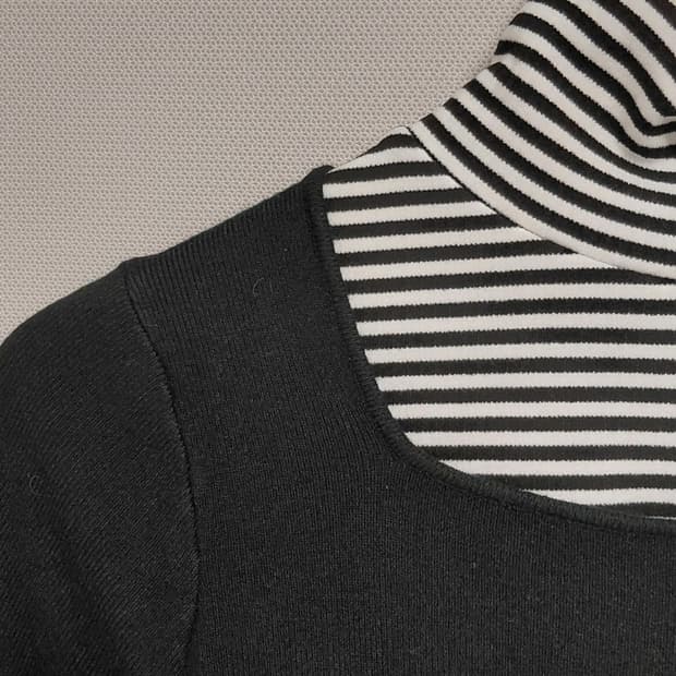 빈티지 스퀘어 넥 반팔니트