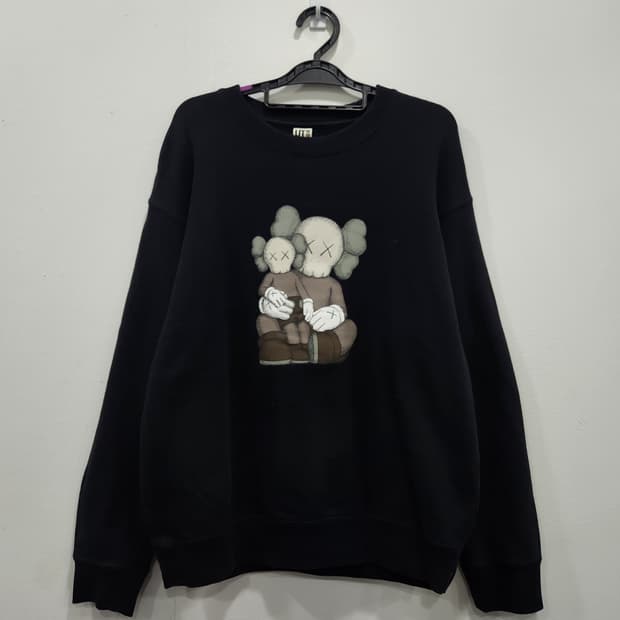 유니클로 UT x 카우스 콜라보 맨투맨 남녀공용 95사이즈