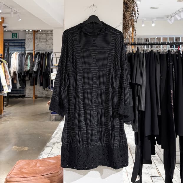 이세이 미야케 하트 차콜 하이넥 니트 원피스