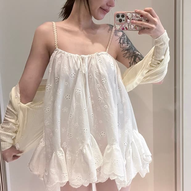 펀칭 아방한 프릴 미니원피스