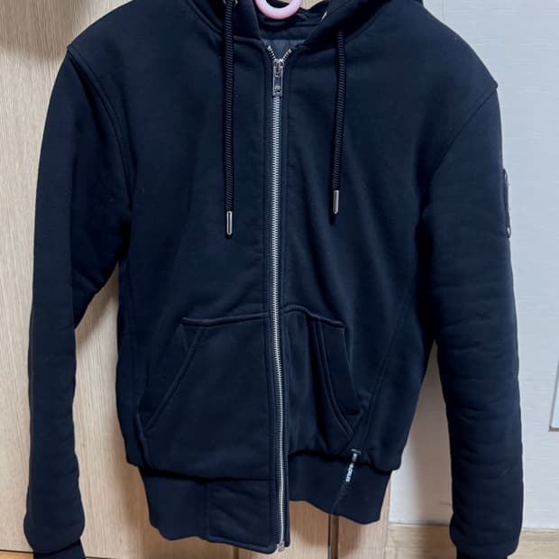 무스너클 버니스웨터