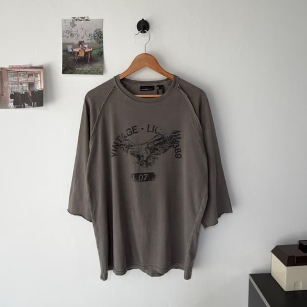 [L] DKNY JEANS 래글런 7부 티셔츠