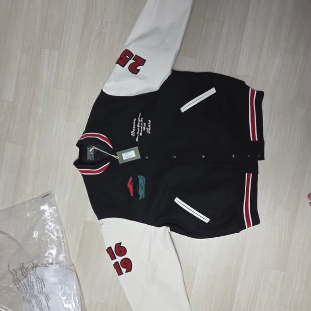 XL) 데님티어스 바시티 저렴히 양도합니다