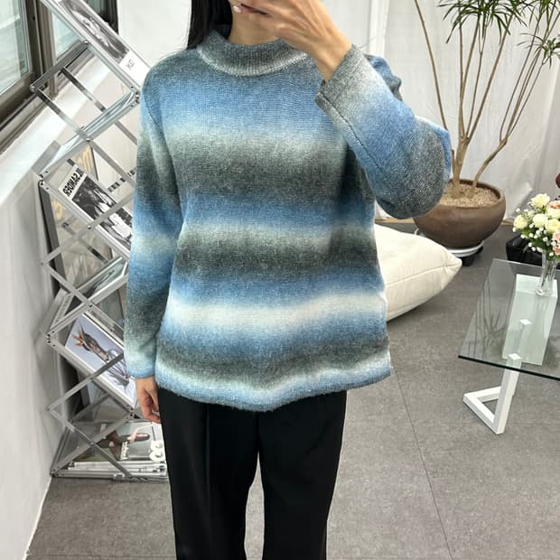 COYAL 그라데이션 스트라이프 니트