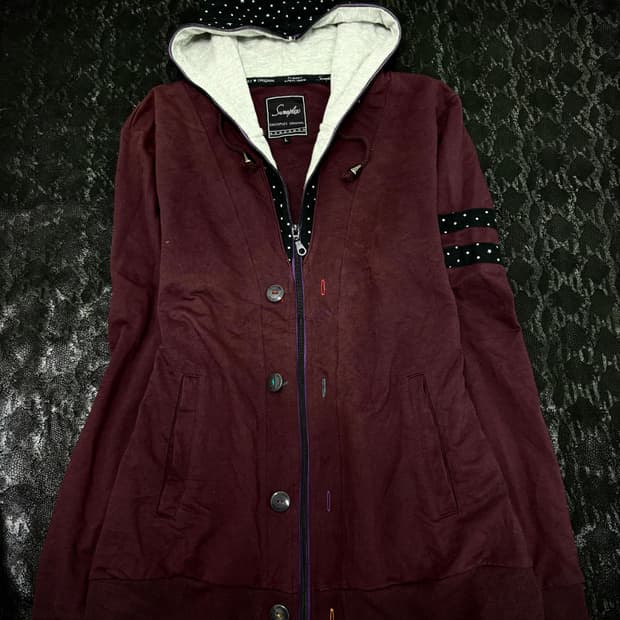 “Vintage” Y2K burgundy Dot Pattern Detai