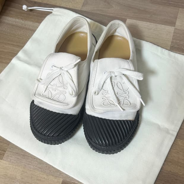 로에베 아나그램 스니커즈 화이트 37