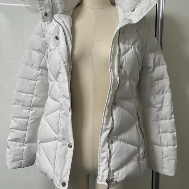 게스 패딩 화이트