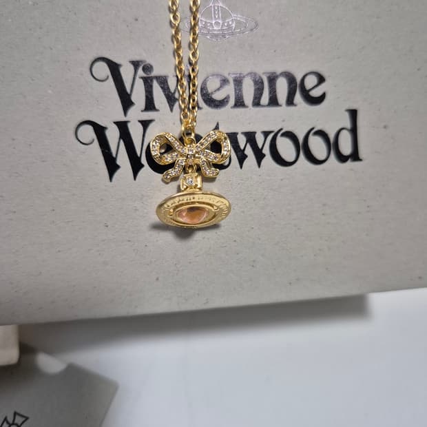 비비안웨스트우드 골드 옥타비에 피치 목걸이