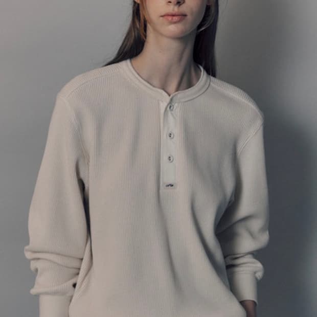 구해요 ••• Waffle henri neck sweat shirt