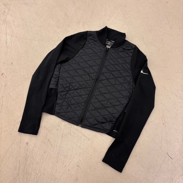 나이키 에어로레이어 숄더로고 퀼팅 러닝 자켓