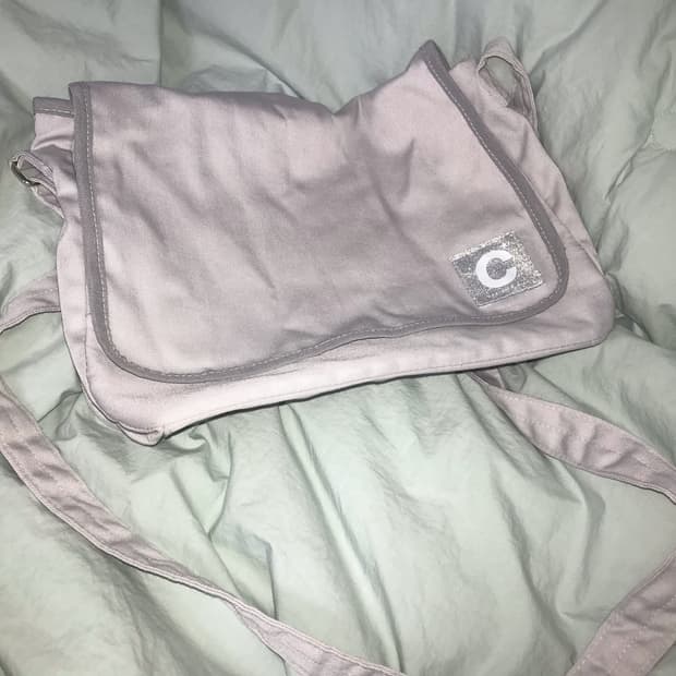 지초이 지프트샵 메신저백 아이스베이지