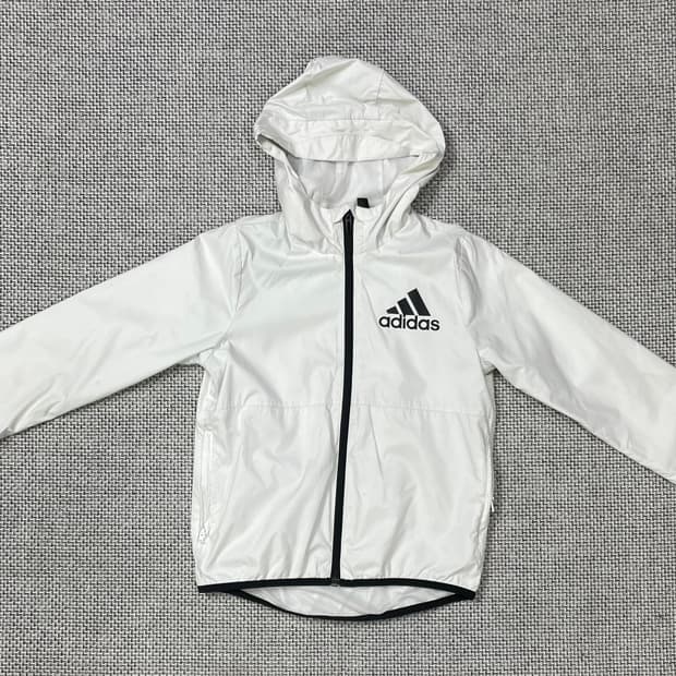 아디다스 키즈 흰색 바람막이 130