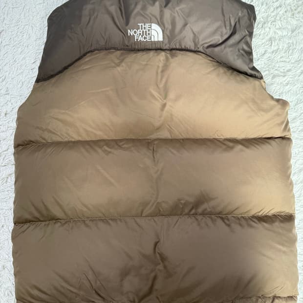 (L)노스페이스 700눕시 중앙로고 조끼 패딩 브라운