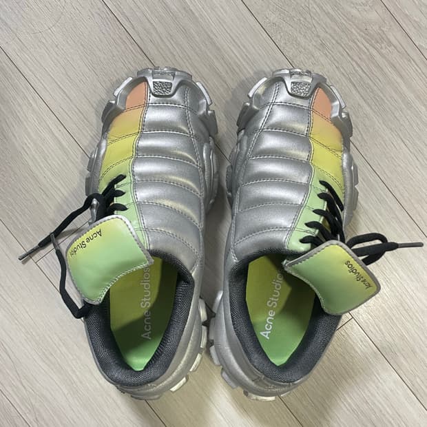 아크네스튜디오 볼스터 풋볼 스니커즈 그레이 그린