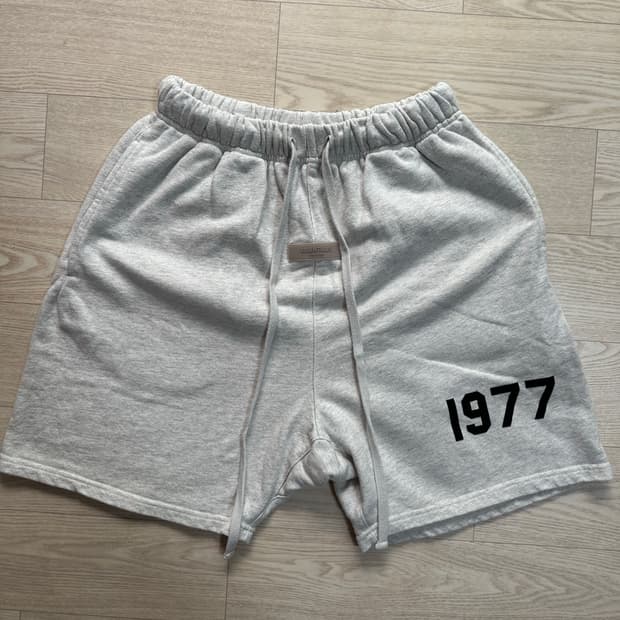 Essentials 1977 반바지 L