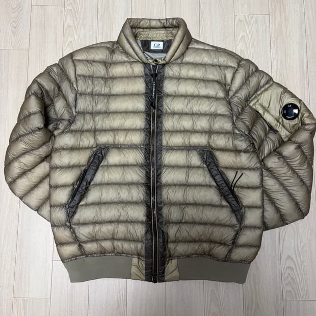 C.P 컴퍼니 DD쉘 다운 경량패딩 빈티지 카키 베이지