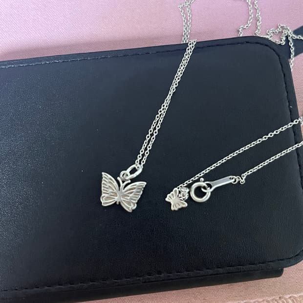 니들스 실버 파피용 펜던트