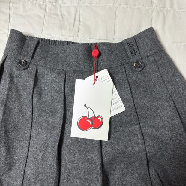 키르시 미디 플리츠 스커트