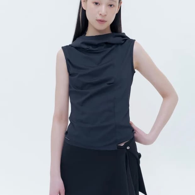 미세키서울 코울넥 핀턱 후드 슬리브 나시