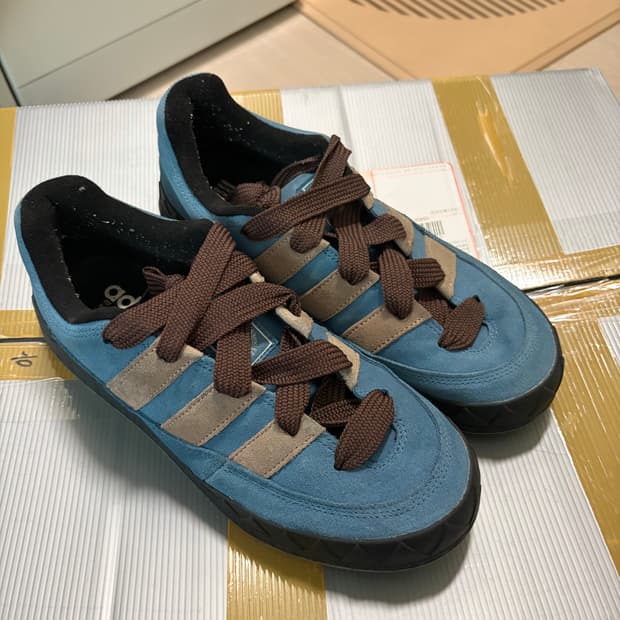 아디다스스웨이드스니커즈/275