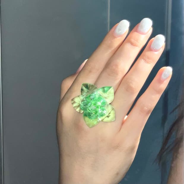 green flower beads ring