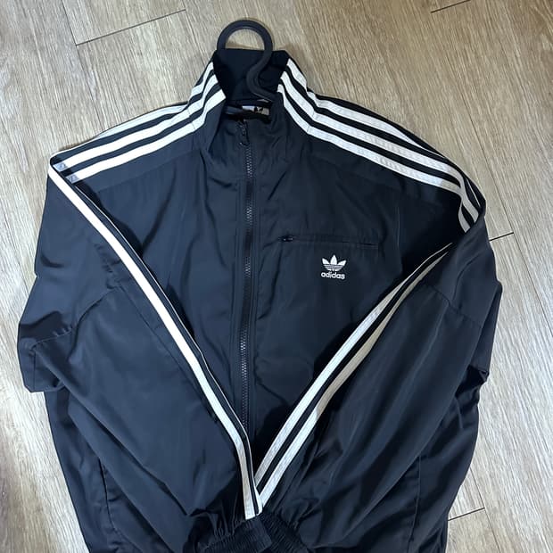 아디다스 트랙탑 