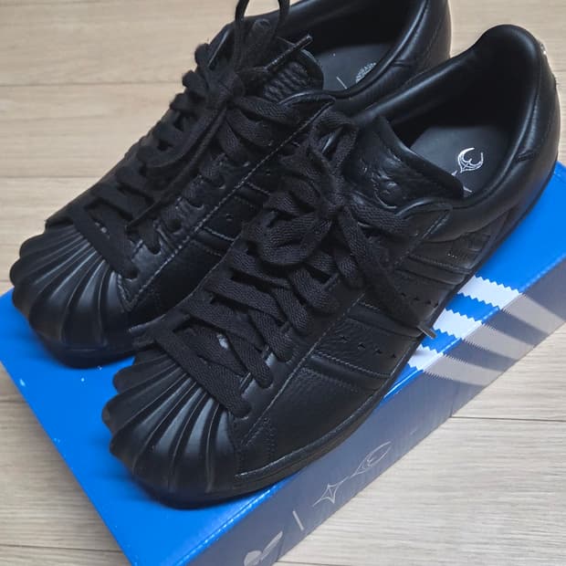 아디다스 x 떠그 클럽 슈퍼스타 빈티지 코어 블랙