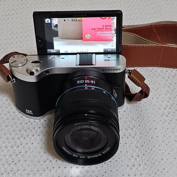 삼성 NX300M 미러리스 카메라