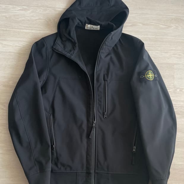 스톤아일랜드 소프트 쉘 후드 자켓