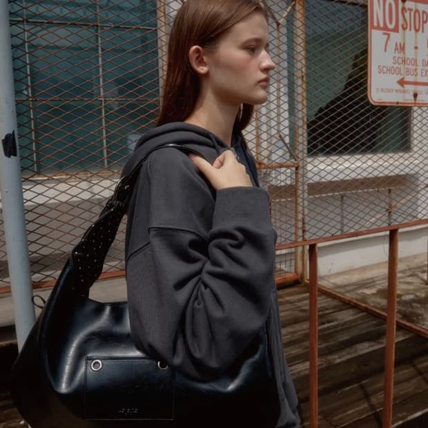레터리 숄더백 BUCKLE REVERSIBLE SHOULDER BAG