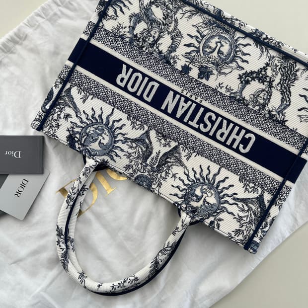 (미사용) 디올 북도트 미디움