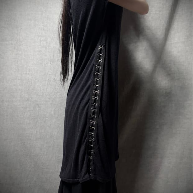 A Tentative Atelier Side Hook Top