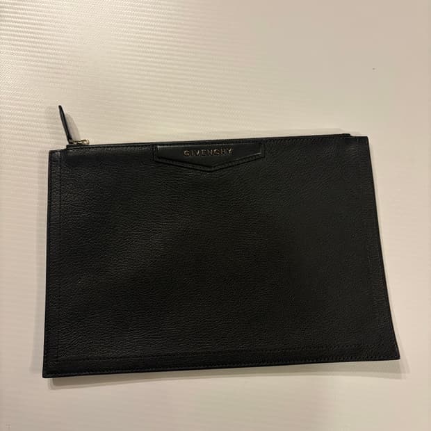 지방시 안티고나 클러치백