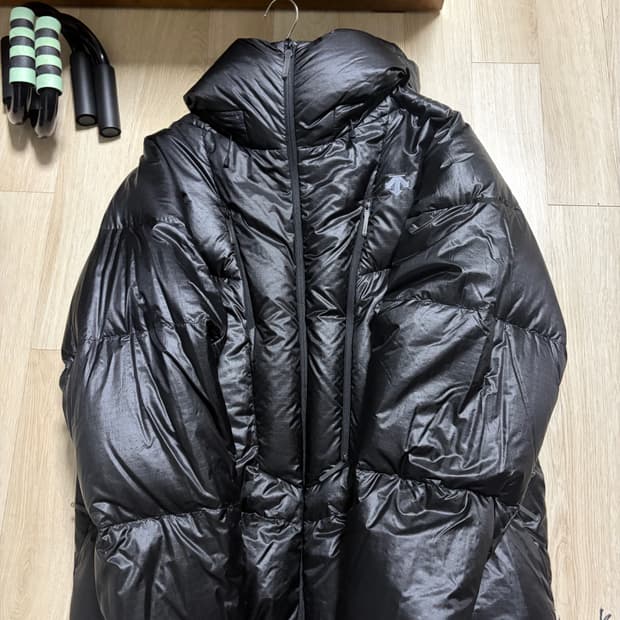 데상트 얼터레인 81 경량패딩