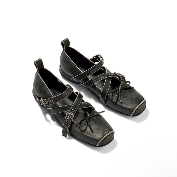 245) 오픈와이와이 크로스 버클 발레 플랫 차콜