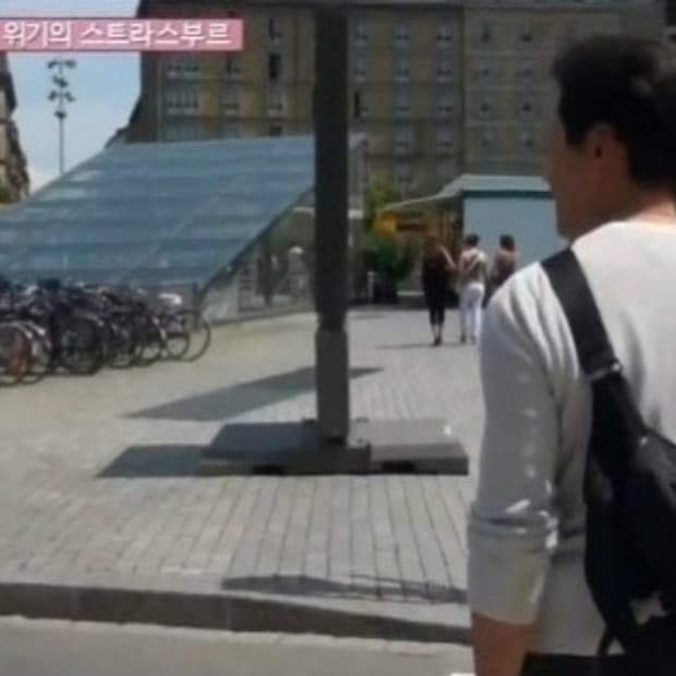 프라다 바이커백 미듐사이즈