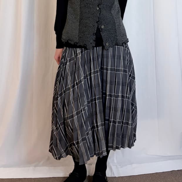 Checked Pleated Long Skirt – Dark Grey