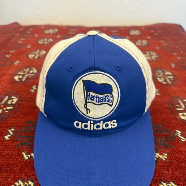아디다스 올드스쿨 헤르타 bsc 캡