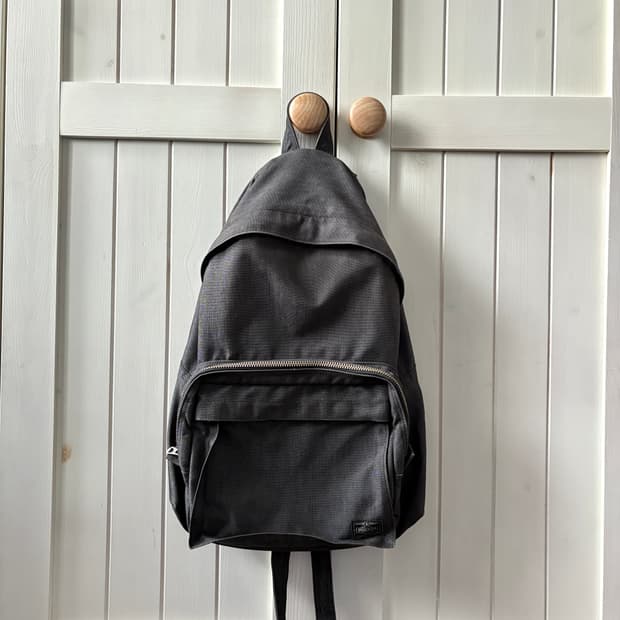 포터 스모키 백팩 차콜 그레이 컬러