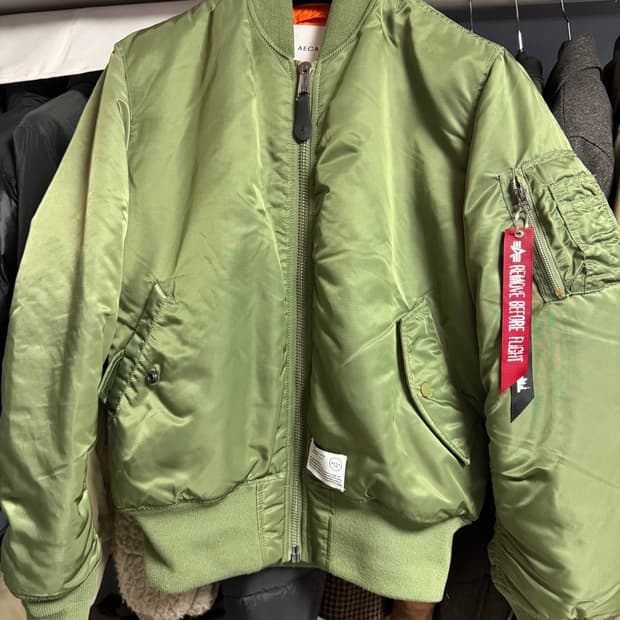 알파인더스트리 에이카화이트 콜랍 MA-1