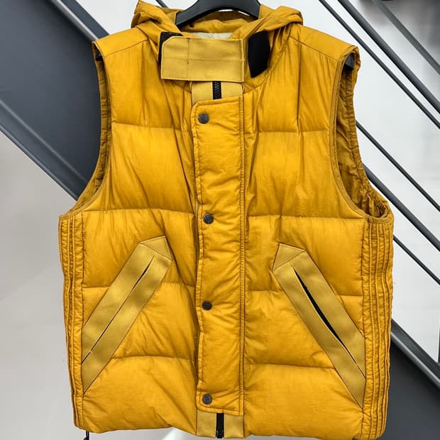 CP컴퍼니 옐로우 고글 패딩 베스트