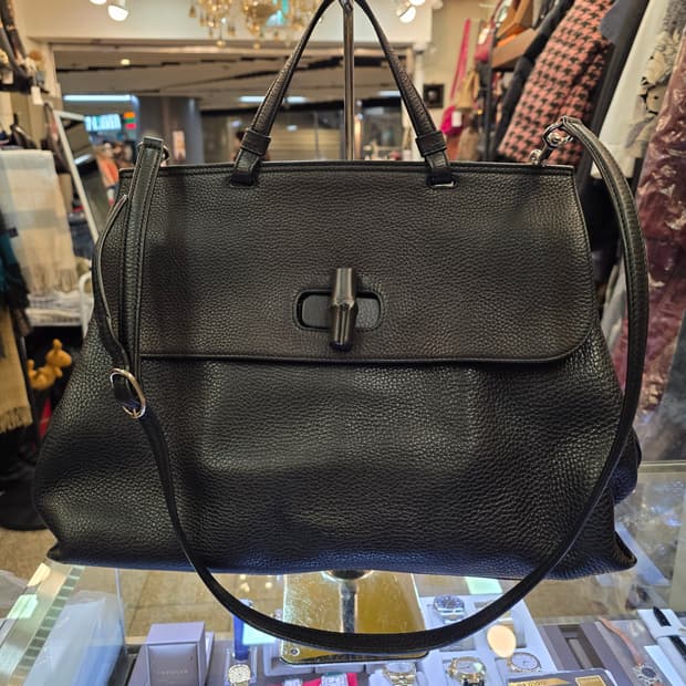 구찌 뱀부 데일리 탑 핸들백 /구찌의 시그니처 스타일과 장인 정신