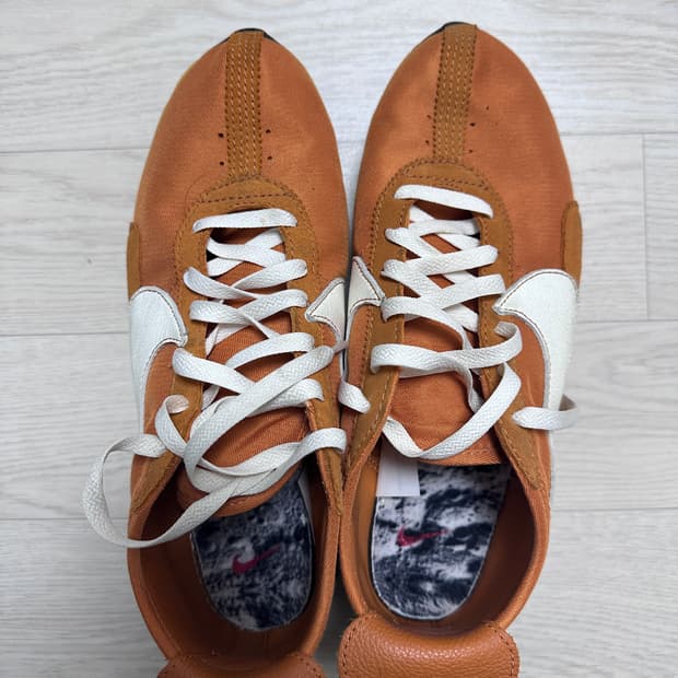 나이키 문레이서 모나크 280